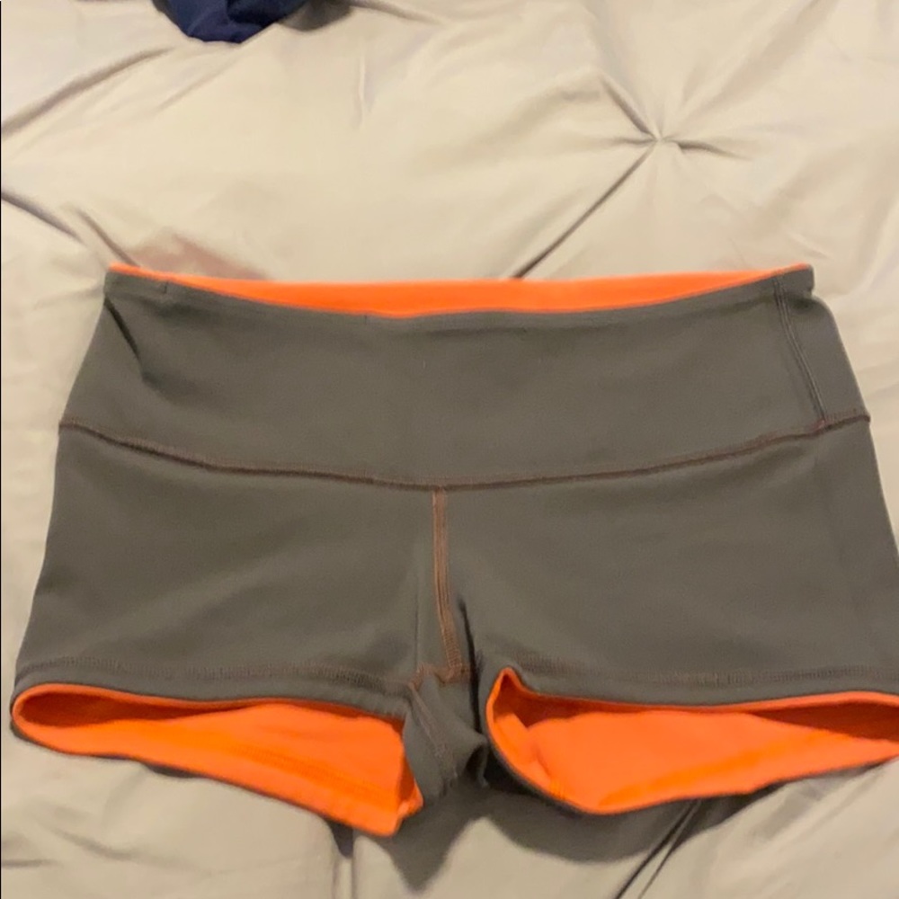 lululemon reversible spandex hotty shorts. SZ 4